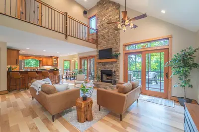 Image de Private Mountain home with pond & fire pit