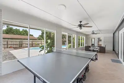 Image de Modern Gulf Breeze Heated Pool Home, 4 miles to the Beach!