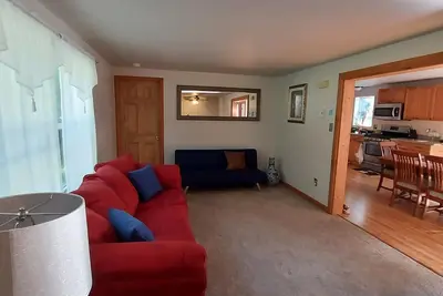 Image de Great family house with deck Great location