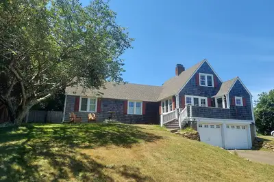 Image de 3 bedrooms 2 bath walking distance to beach and town