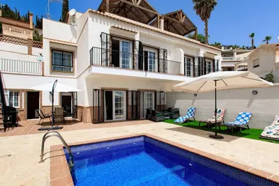 Image de Belle maison de vacances avec climatisation, piscine privée, Wifi, Tv, terrasse et parking