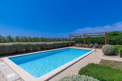 Image de Joli appartement pour 4 personnes avec Wifi, climatisation, piscine, Tv, terrasse et parking