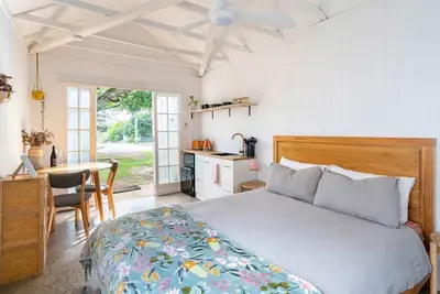 Image de Banksia Bungalow -100m To Town, 15 Mins To Beach!