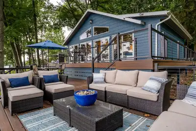 Image de Lakefront home with 3 bed 3 bath near South Haven with sandy beach and dock