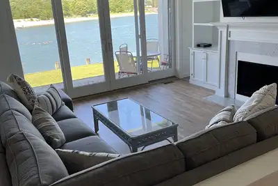 Image de Sensational, newly remodeled waterfront Greenport condo