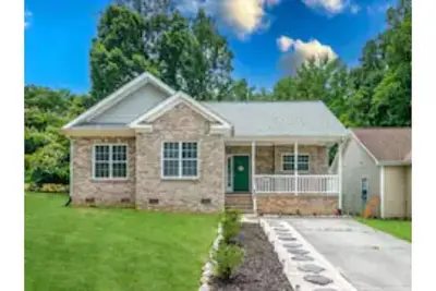 Image de Luxury Oasis home w/ King bed- minutes away from everything!