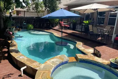 Image de Little oasis in Uptown San Antonio pool & jacuzzi