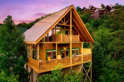 Image de Updated Cabin | Amazing Views, Hot Tub, Location