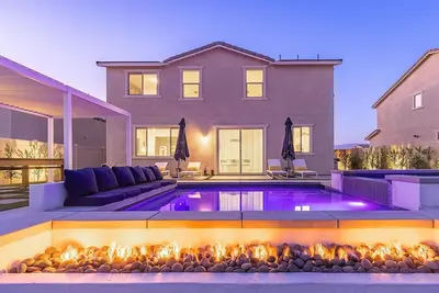 Image de Hot Haus - As deluxe as they come, show stopper, Wow factor, unbelievable pool and backyard