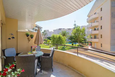 Image de Appartement de vacances 'Estrella 1l Spaniahome' avec piscine, terrasse privée et Wi-Fi.