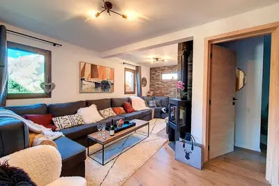 Image de Chalet rénové au centre village avec terrasse et poêle à bois