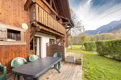 Au chalet du Nant d'Ant avec vue sur les montagnes.