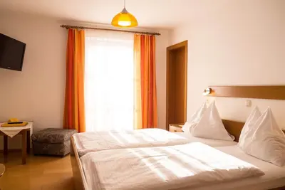 Image de Family room, separate toilet and shower - Alpengasthof Moser