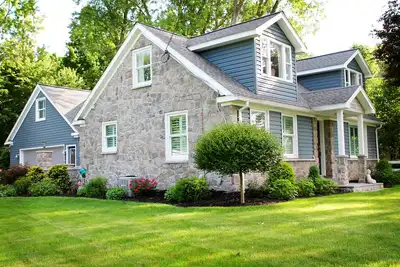 Image de Lakeview Luxury, Lakewood 4 bdrm 2 full 2 1/2 bath. Certificate # 2236