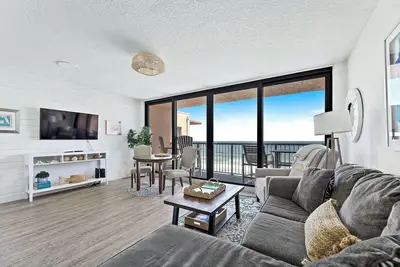 Image de Oceanfront Sunrise Overlooking Pool! Walk to shopping & dining! Sunrise 805