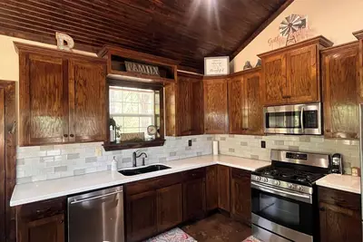 Image de Cozy country retreat- a wonderful place to relax and refresh.
