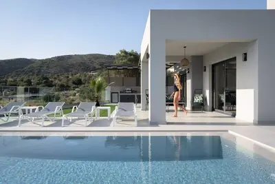 Image de Exquisite Villa IΙ with Enchanting Surroundings