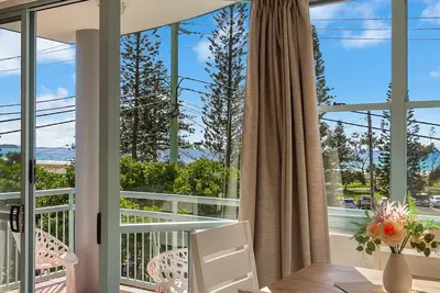 Image de Sunset on Kirra - Beachfront Kirra - Min. 3 Night Stays!