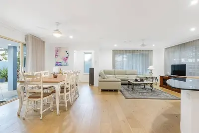 Image de Coastal House Summary