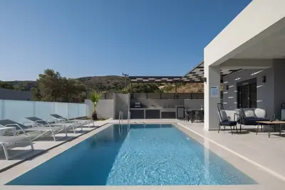 Image de Exquisite Villa IΙΙ with Enchanting Surroundings