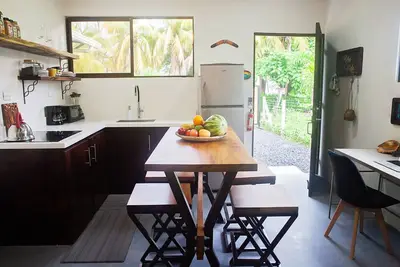 Image de Beachside private home, walk to all. Fast wifi & pet friendly.