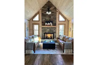 Image de Cozy mountain hideaway near downtown & lake