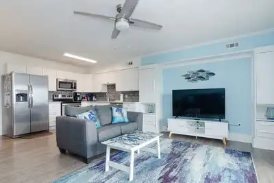 Image de Stunning 2 bedroom beachfront oasis!