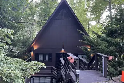 Image de A-Frame Getaway - w\/ Ev charger!
