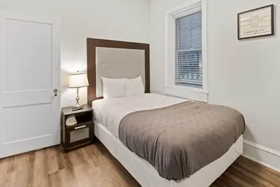 Image de Steps from the Beach! Spacious, Modern 4br/2ba Apt