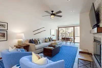 Image de Updated condo overlooking Eagle River - minutes to Beaver Creek & Vail