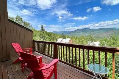 Image de Mountain-view condo with deck, wood stove, & W/D - close to ski/hike/shopping