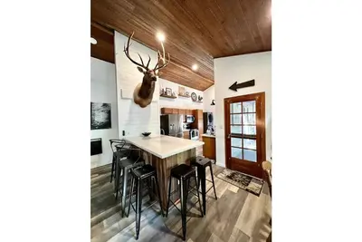 Image de Rustic\/ modern peaceful cabin. Excellent ambiance.