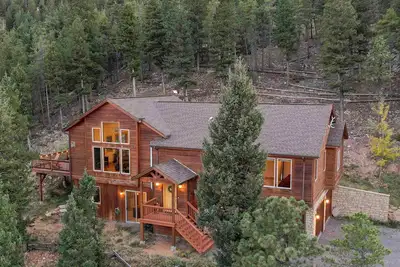 Image de Best Views! Luxury Mountain Retreat—Saltwater HotTub\/Firepit\/Bbq. Close to Ski