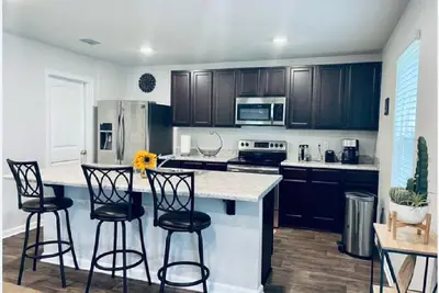 Image de 3Miles to Splash City Adventure 8Miles 2 Blue Wahoo's Stadium  9miles2 the beach