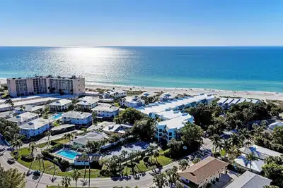 Image de Liddie's Place: Gulf Front Sun Plaza West Condo, Pool, Tennis by Anna Maria Life Vacation Rentals