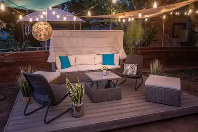 Image de Beautiful 2b garden level w/ private outdoor deck