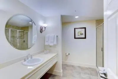 Image de Beautiful Resort Suite with Free Parking, WiFi, Fireplace, Pools & Beach Access