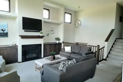 Image de Nice open feel, naturally lite townhome