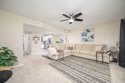 Image de Charming Getaway - 2 bedroom townhome in Ft. Walton Beach. Pet Friendly