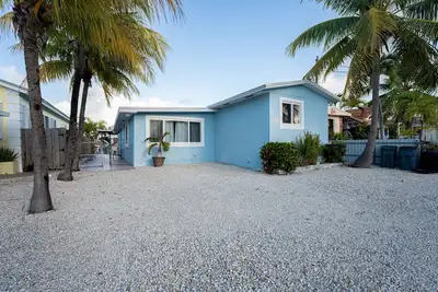 Image de Beautiful Relaxing Home On The Water W/ Fishing, Restaurants, Sandbar Near You!