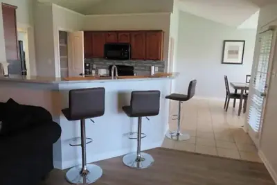 Image de Cheerful 4 Bedroom with indoor fireplce, Fence in yard, Screen in back deck,