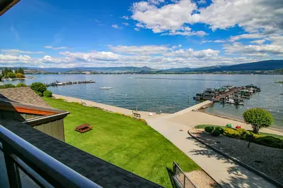 Image de Two Bedroom Condo at Casa Loma Lakeshore Resort overlooking Okanagan Lake