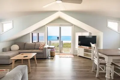 Image de #9 Penthouse w/ 360 ocean & beach views in Cb!