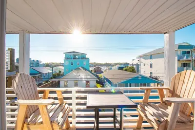 Image de #7 Harbor Views! Beach Condo! New to Airbnb!