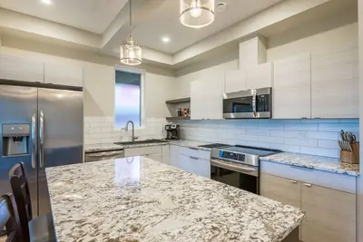 Image de Modern 2 Bedroom Suite on the Knoll - Private Hot Tub & Amazing Views!