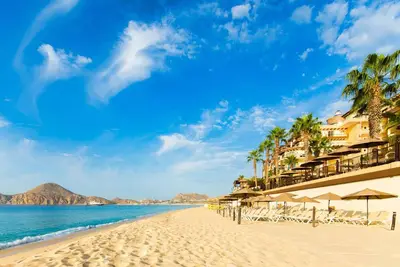 Image de Located on the pristine medano beach