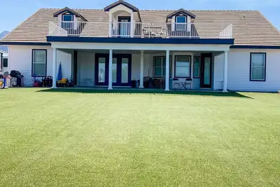 Image de Hilltop Haven- Spacious family home with views