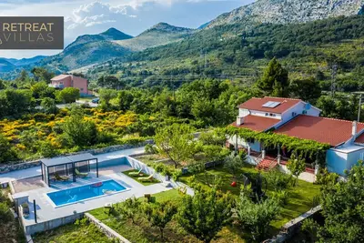 Image de Villa Eleona w\/private saltwater pool, garden and amazing mountain view
