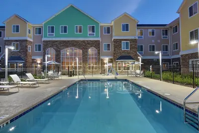 Image de Outdoor Pool. Private Suite Perfect for Groups!