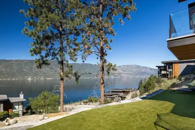 Image de Stunning Lakeside 4 bedroom 2. 5 bathroom house located in Lakestone Waterside